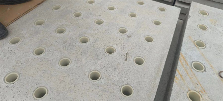 Cast-in-place filter plate surface with embedded filter nozzle sockets