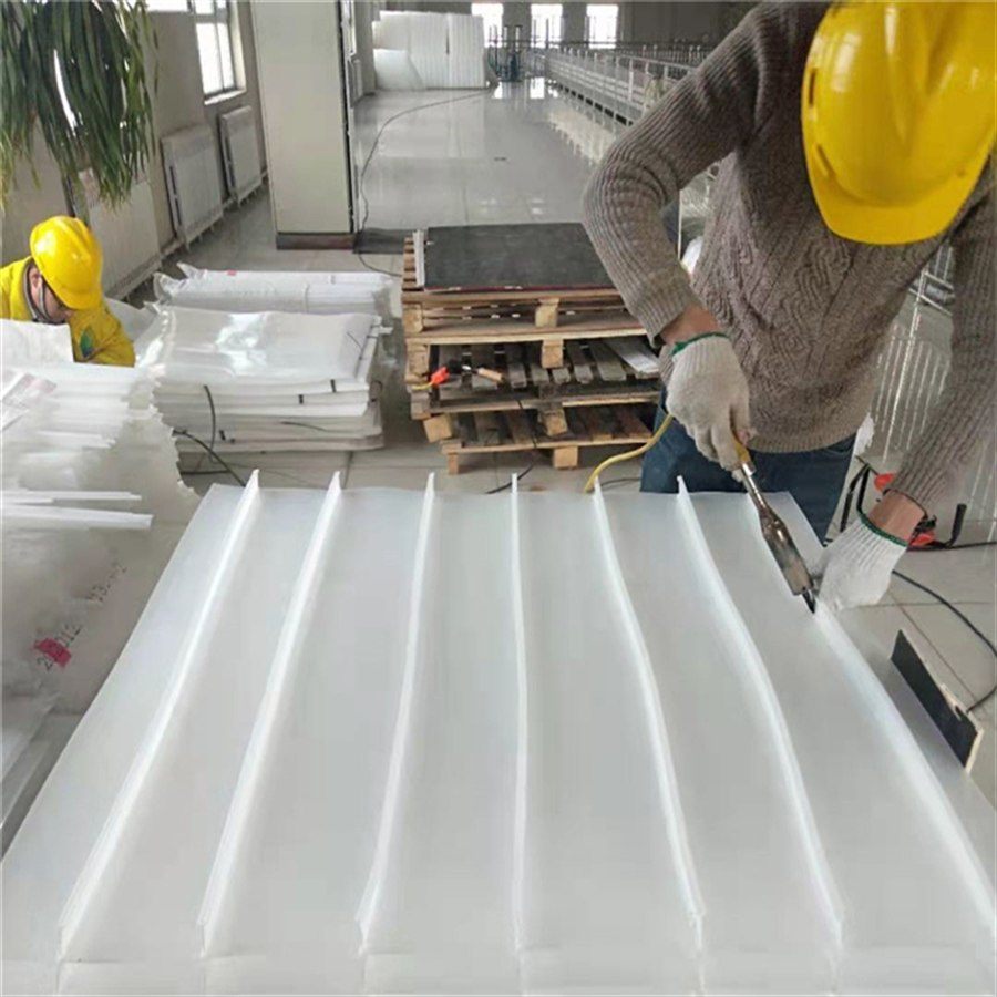 Inclined plate panels welded in production