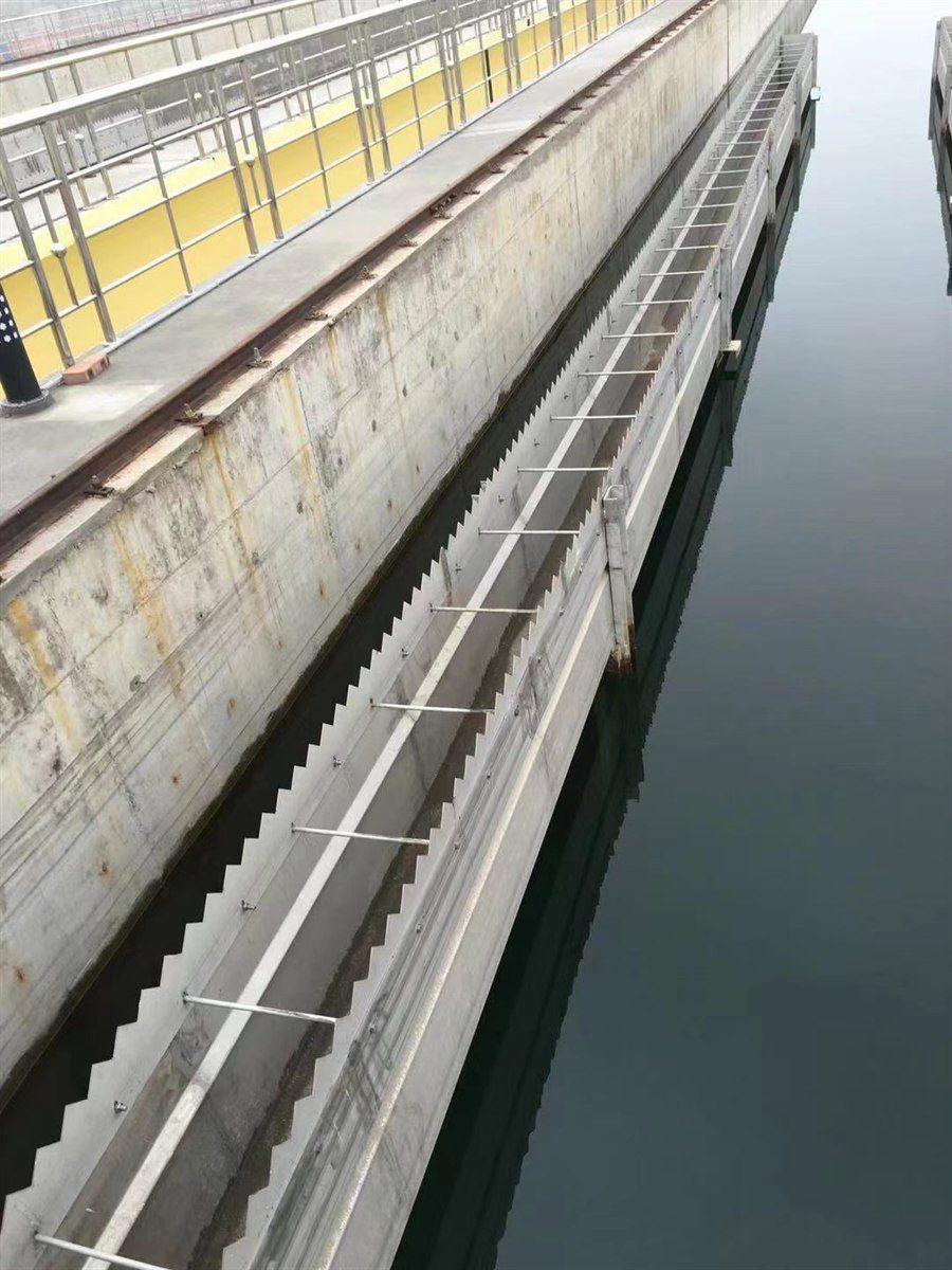 Collection trough with a V-notch weir installed in a settling basin