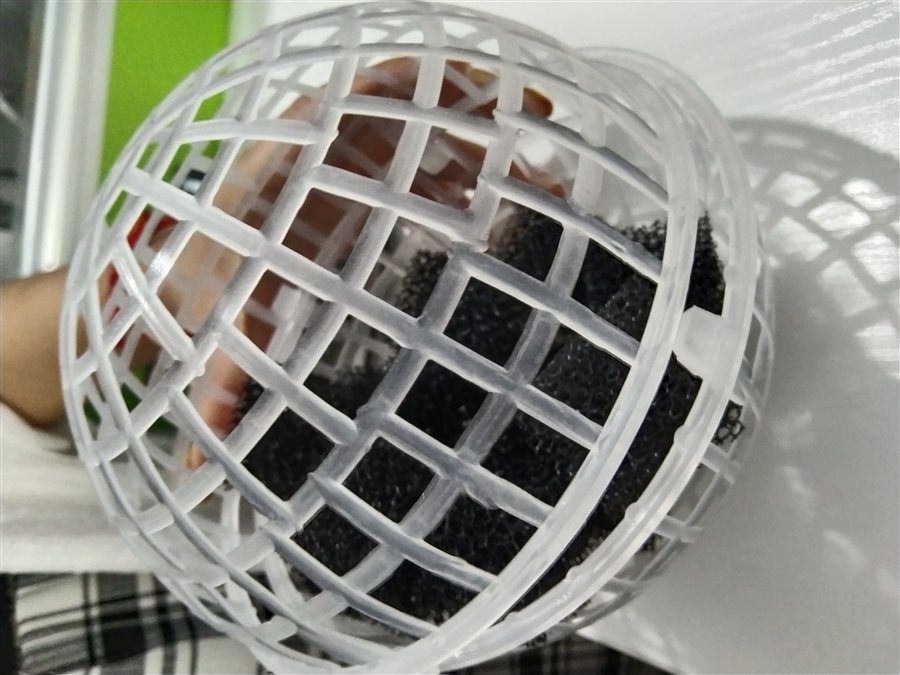 Suspended ball media carrier close-up